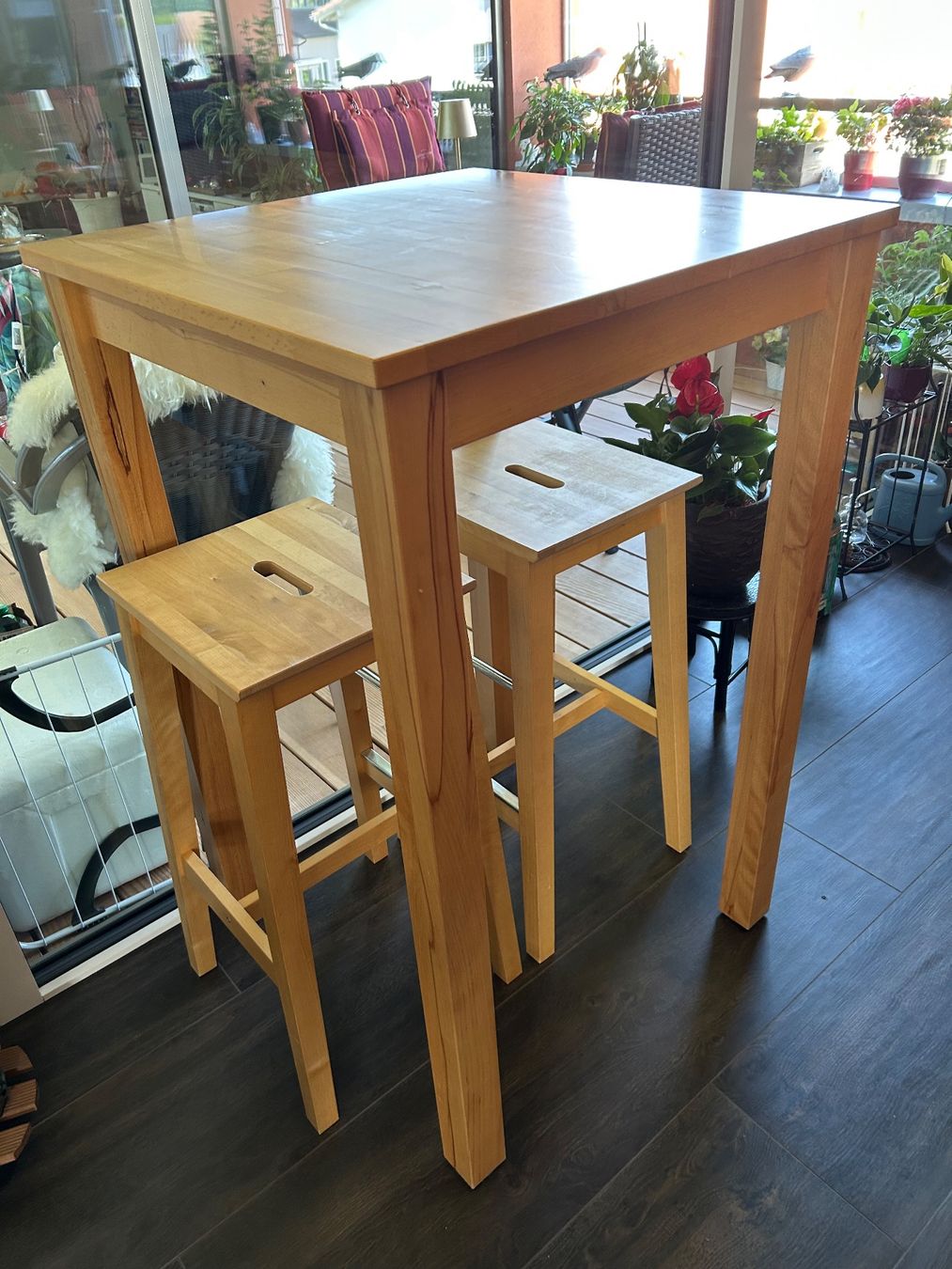 Set di tavolo e panche: Stehtisch mit 2 Hockern – Usato da Fraubrunnen venduto da Nicky024 3
