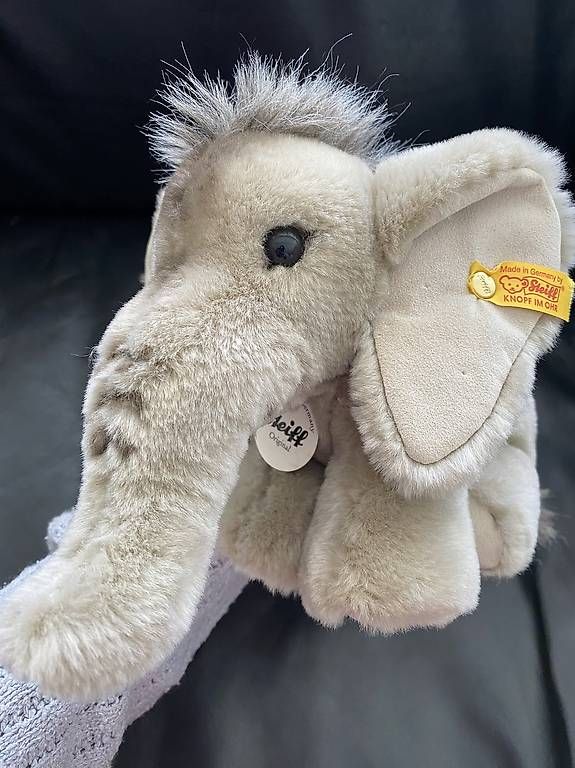 Steiff Giocattoli: Steiff Original Elefant - Knopf im Ohr - Ca.18cm Sitzhöhe – Usato da Bern venduto da Mondol 1