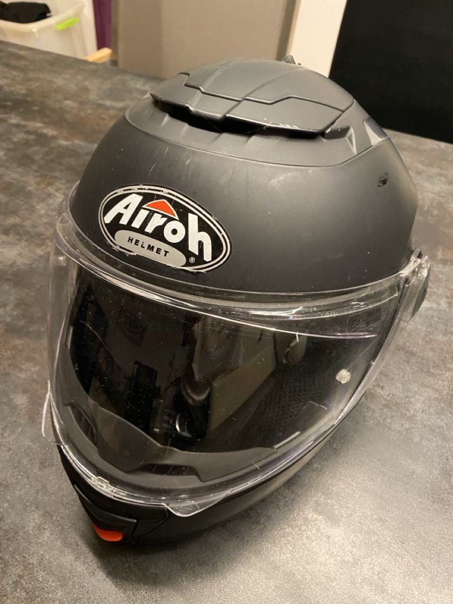 Airoh Helme & Visiere: Airoh Integralhelm matt schwarz Klapphelm – Gebraucht aus Wagen von Wild25