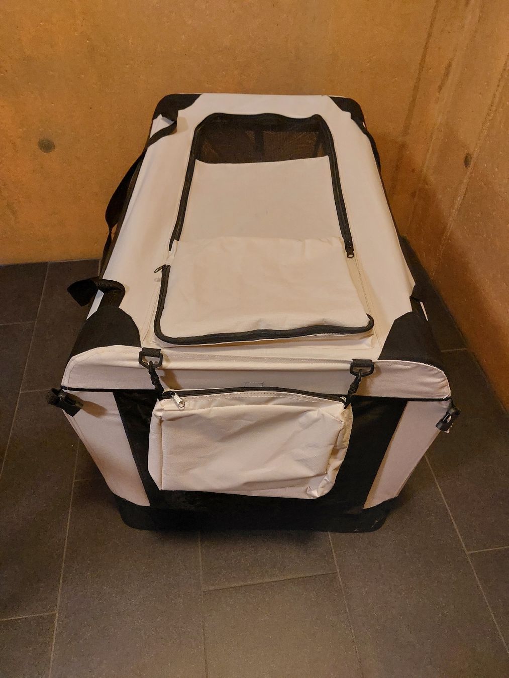 Cucce & Letti: Grosse Hundebox / Transportbox  90x64x65 cm – Usato da Jona venduto da Alles_fuer_Dich 1