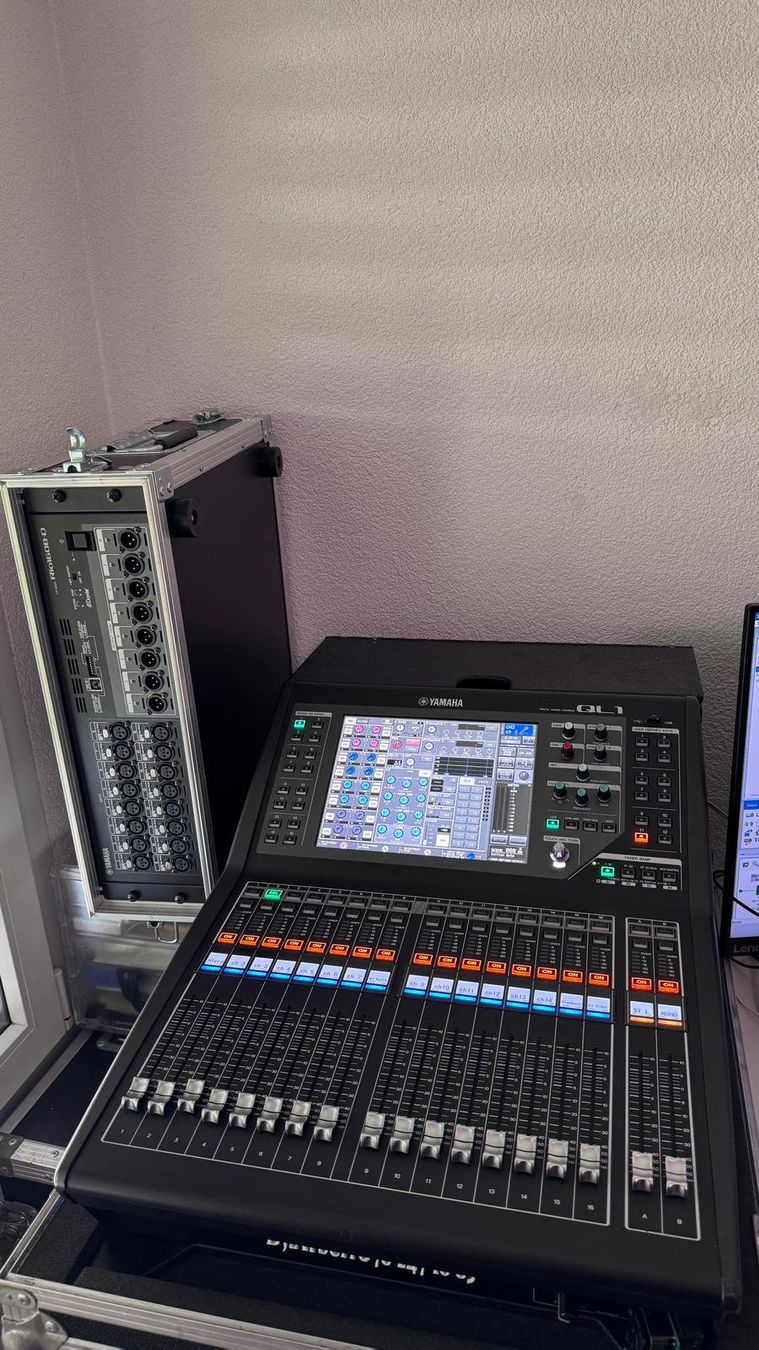 Yamaha Console di mixaggio: Yamaha QL1 & Rio 1608-D – Usato da Rupperswil venduto da Tw-Audio