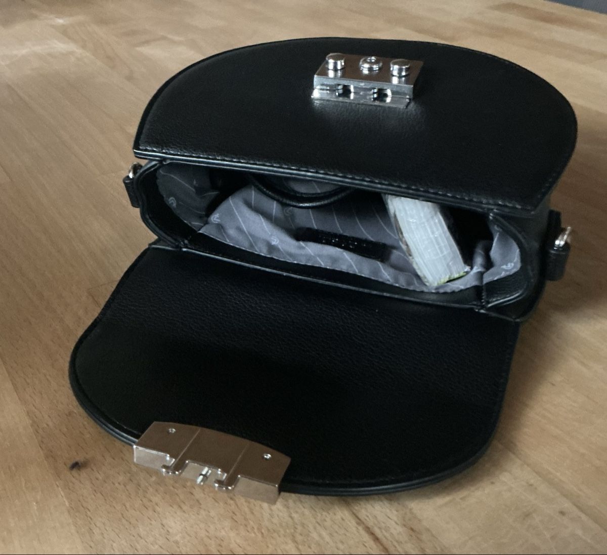 L.Credi Borse da donna: Schicke L Credi Handtasche – Usato da Belp venduto da embudu20 5