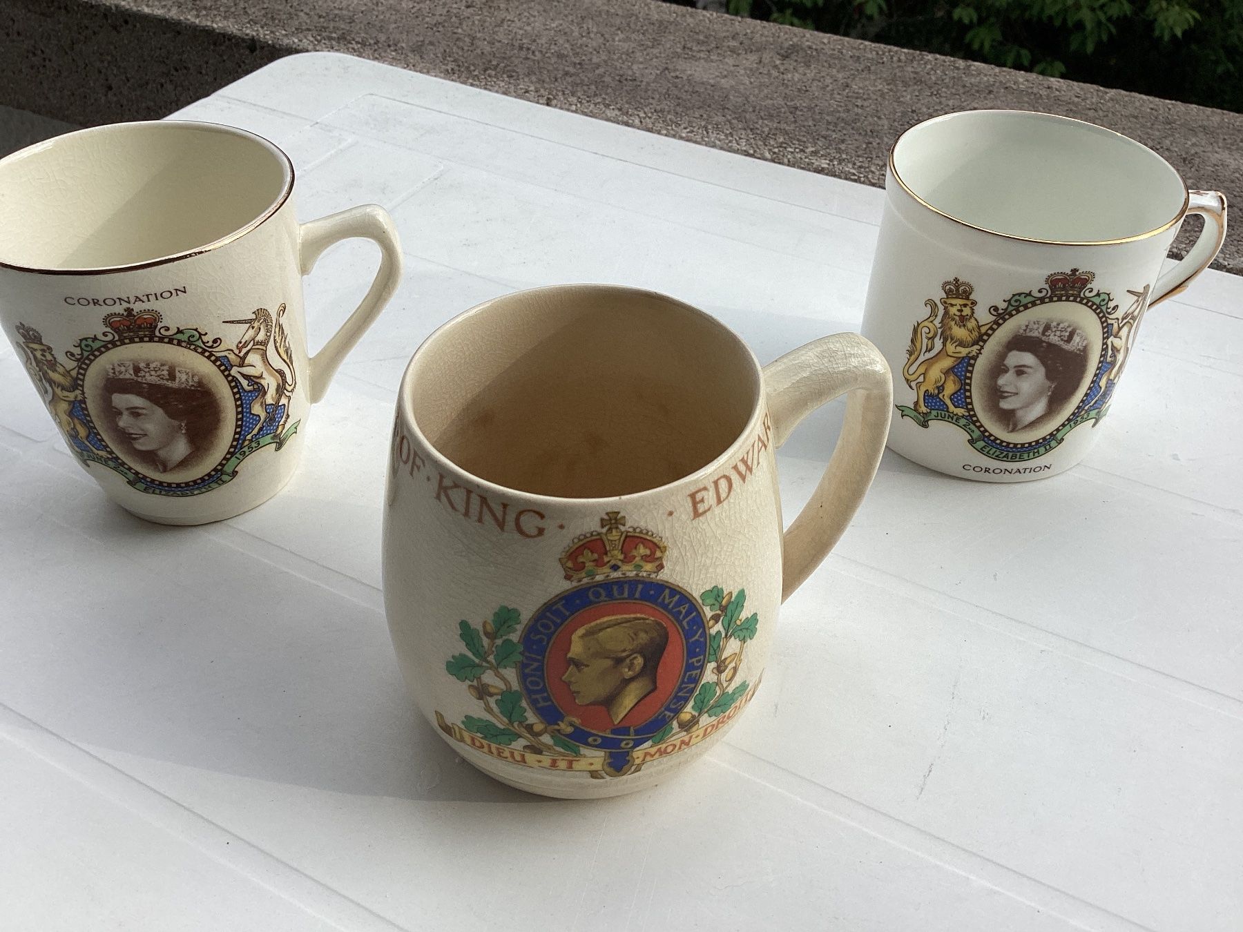 Tazze: 3 tasses vintages commémoratives – Usato da Pully venduto da claddagh