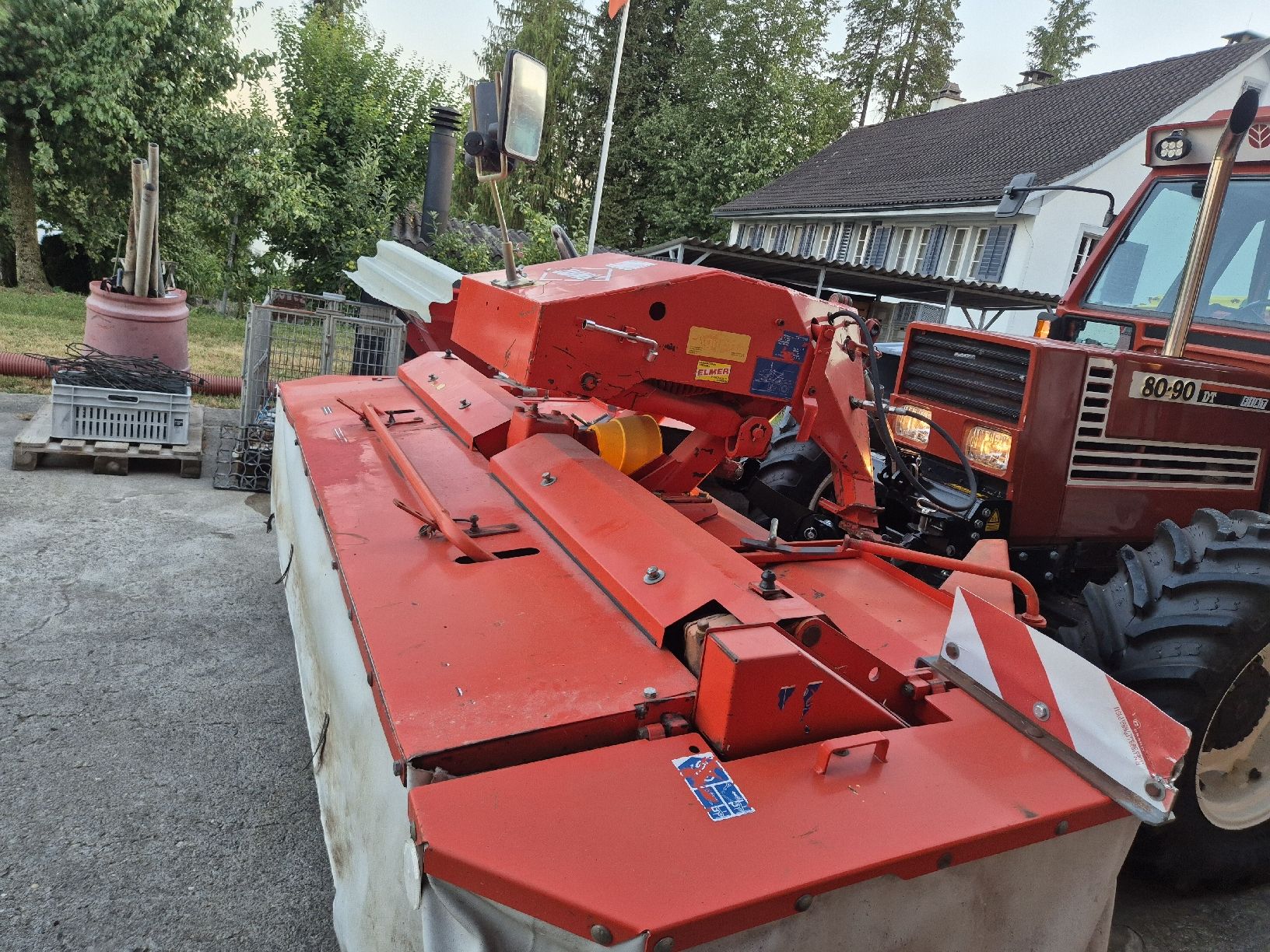 Alle Maschinen: Frontmähwerk Kuhn FC280F – Gebraucht aus Hombrechtikon von Fiatagri80-90 1