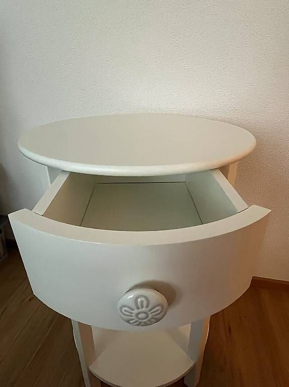 Tables de nuit: Nachttisch – D'occasion à Beinwil am See par Lajess87 1