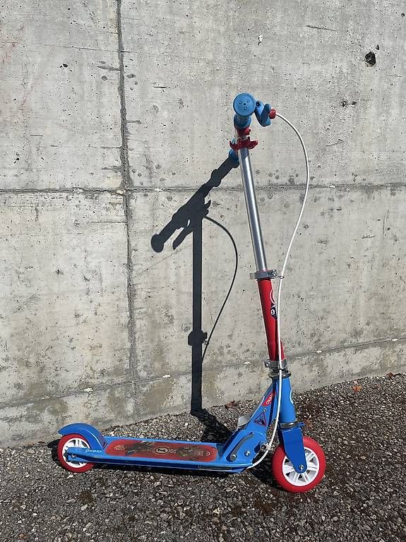 Fahrzeuge für Kinder: Trottinette enfant pliable bleue – Gebraucht aus Yverdon-les-Bains von Xtofprod01 1