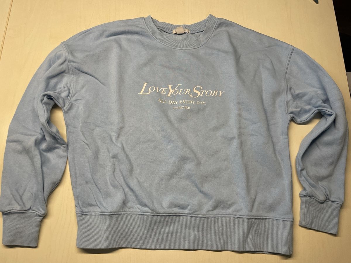 Maglioni & Felpe: Pullover/Sweatshirt Hellblau Gr. S mit Aufdruck – Usato da Neuenkirch venduto da balani