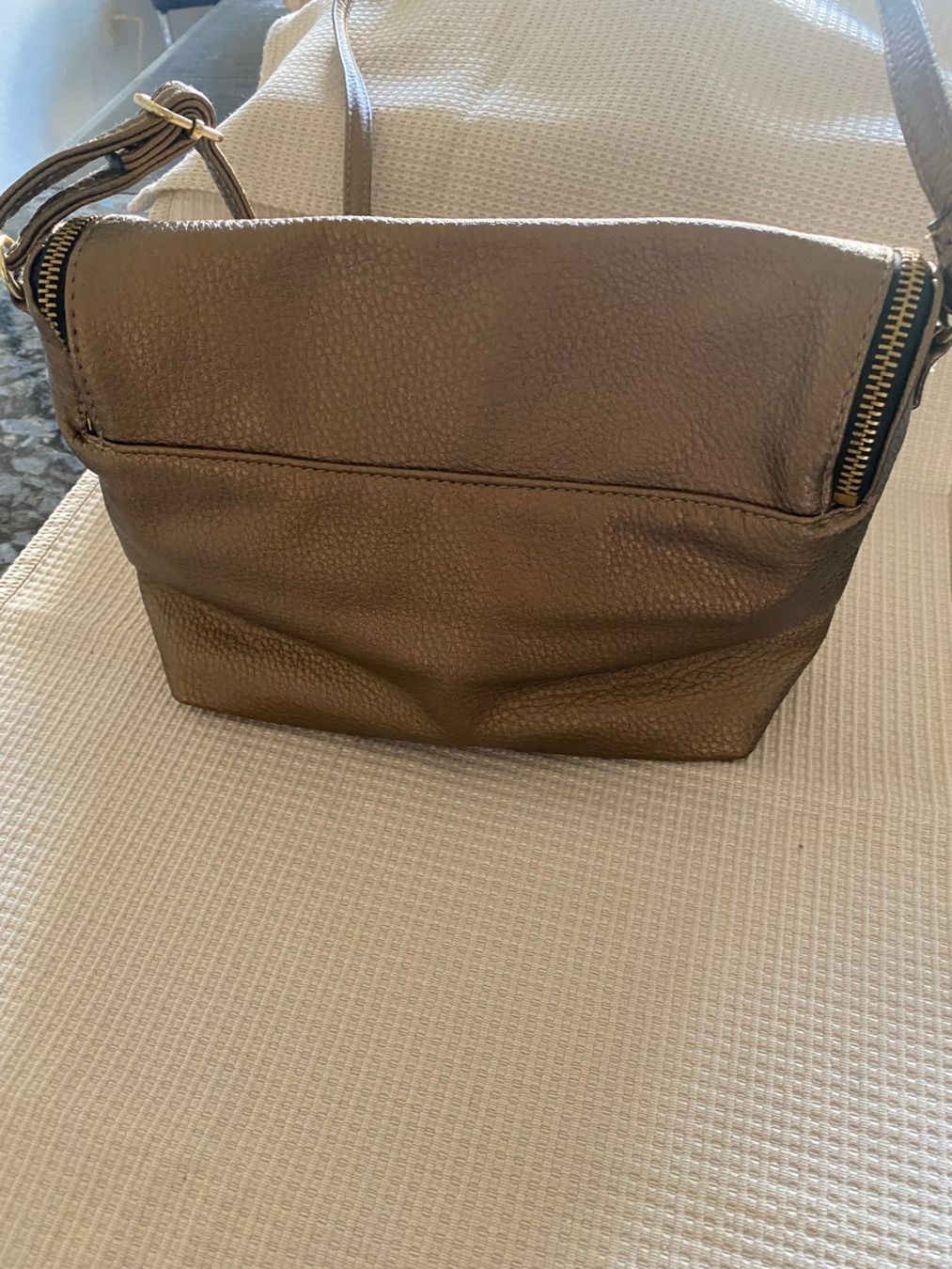 Taschen für Damen: Damen - Umhängetasche goldbraun – Gebraucht aus Allenwinden von Obalu 1