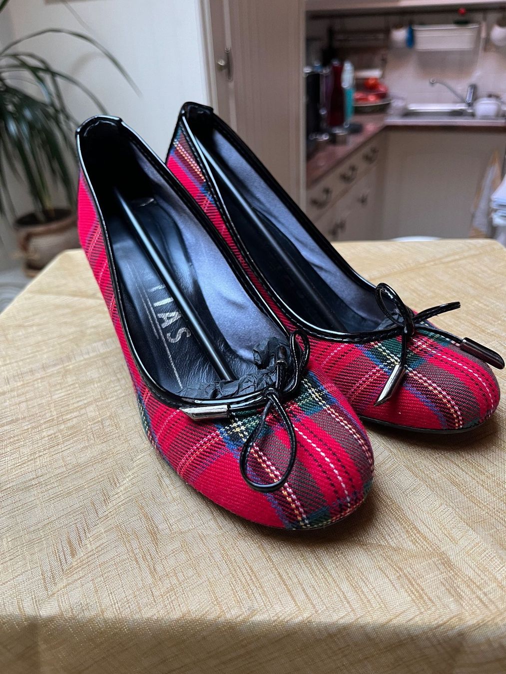 Chaussures femmes: Escarpins rouge motif écossais – Neuf (Voir description) à Sion par dol_v5bk 2