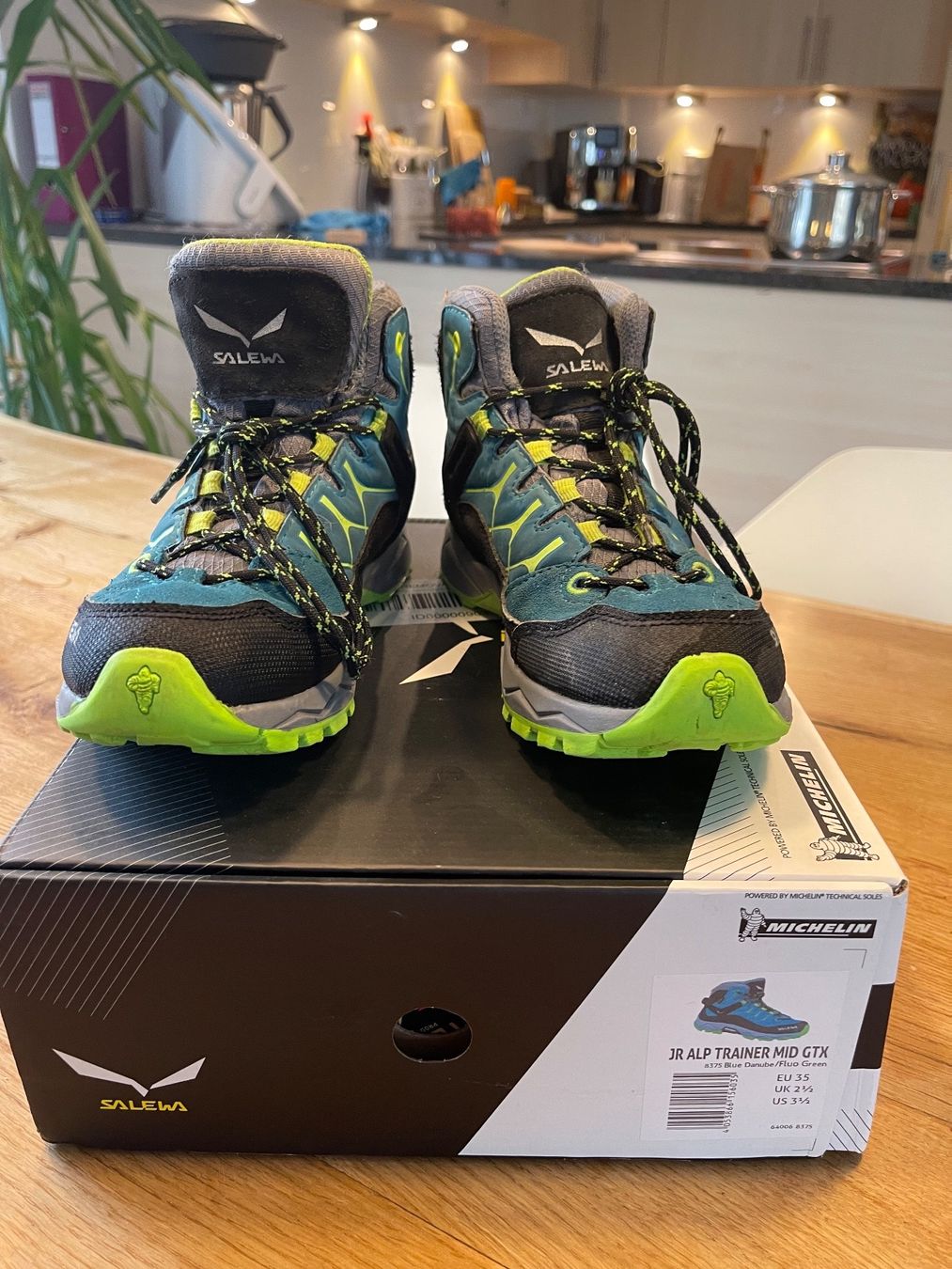 Salewa Scarpe per ragazze: Wanderschuhe Gr.35 – Usato da Zetzwil venduto da gent1974