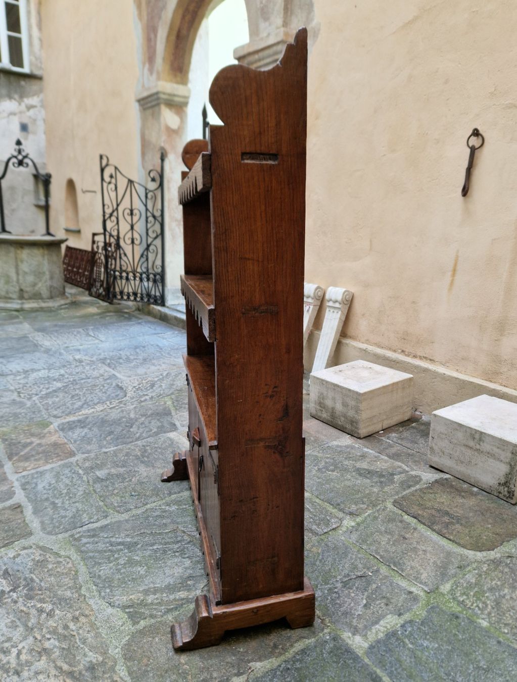 Scaffali: Antik Bücherregal aus Eiche. – Usato da Locarno venduto da BellTicino 3