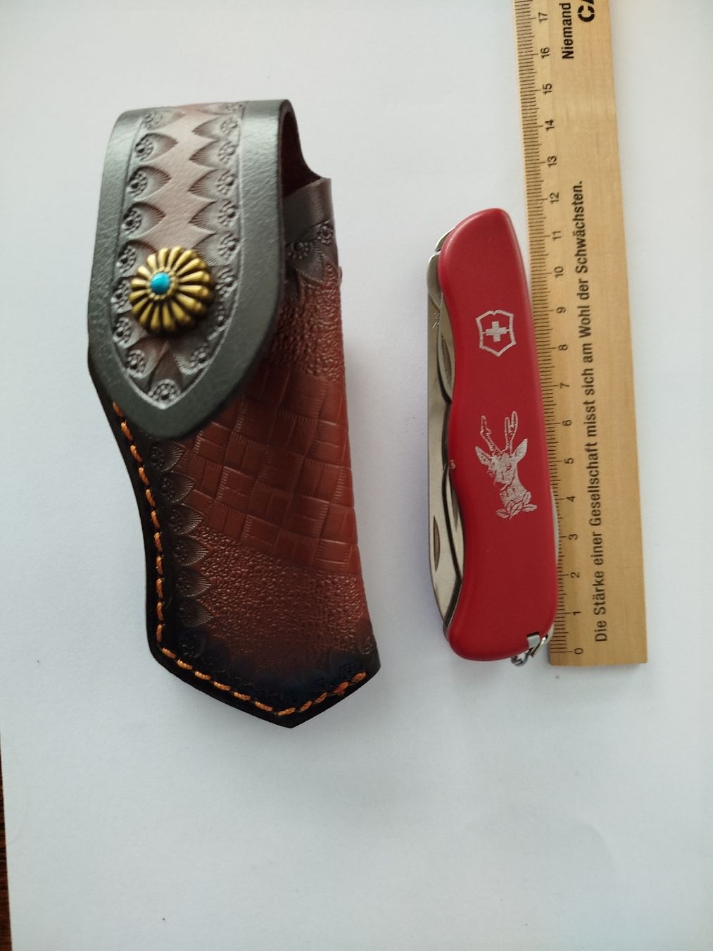 Victorinox Coltelli tascabile: VICTORINOX Hunter mit Gürteltasche – Usato da Zug venduto da Robert0125