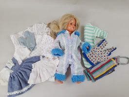Babypuppe mit div. Ankleidungsstücke