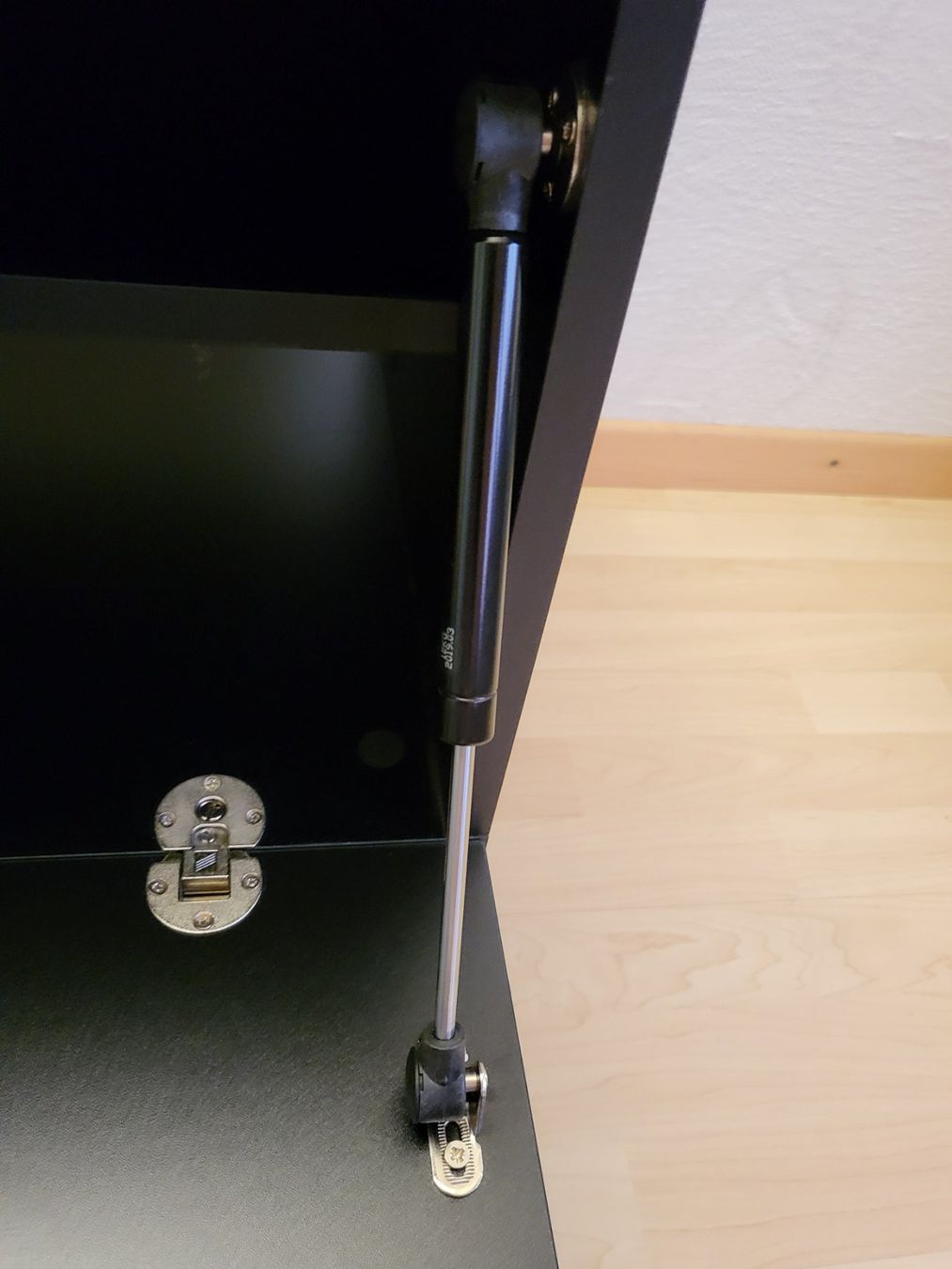 Mobili TV: Sonorous TV Bank mit Rollen – Usato da Pfäffikon ZH venduto da telve 4
