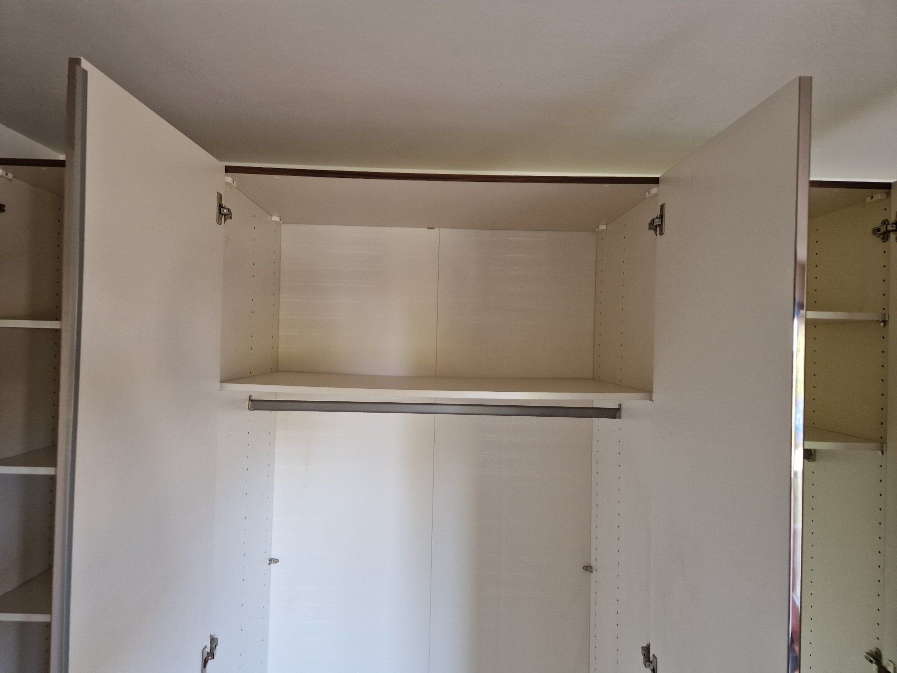 Schränke: Kleiderschrank mit Spiegeltüren – Gebraucht aus Basel von earthwalker 2