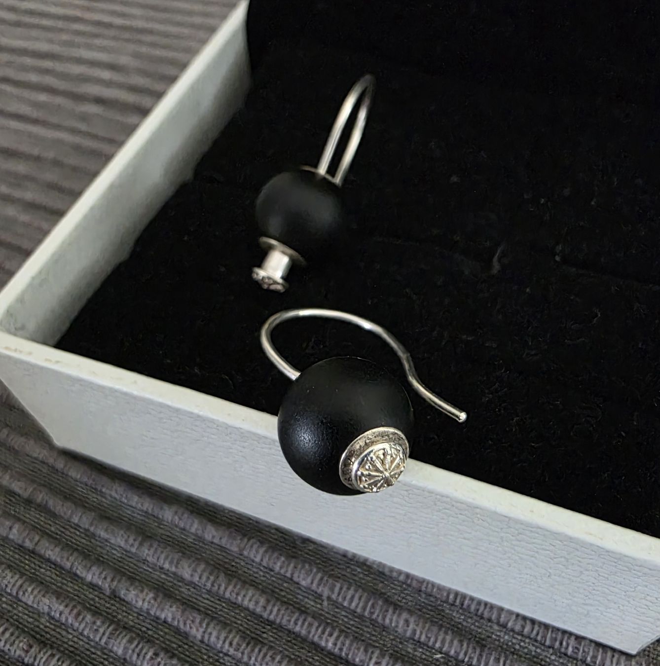 Thomas Sabo Ohrringe & -stecker: Thomas Sabo Ohrringe mit Onyxkugeln – Gebraucht aus Rikon im Tösstal von Quimy68 2