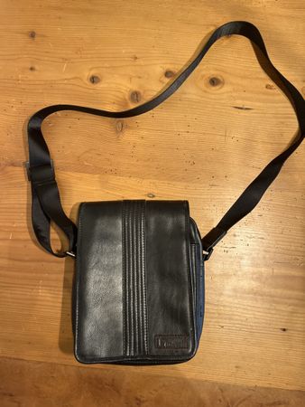 Schicke Umhängetasche aus Leder, neuwertig, Top Zustand!