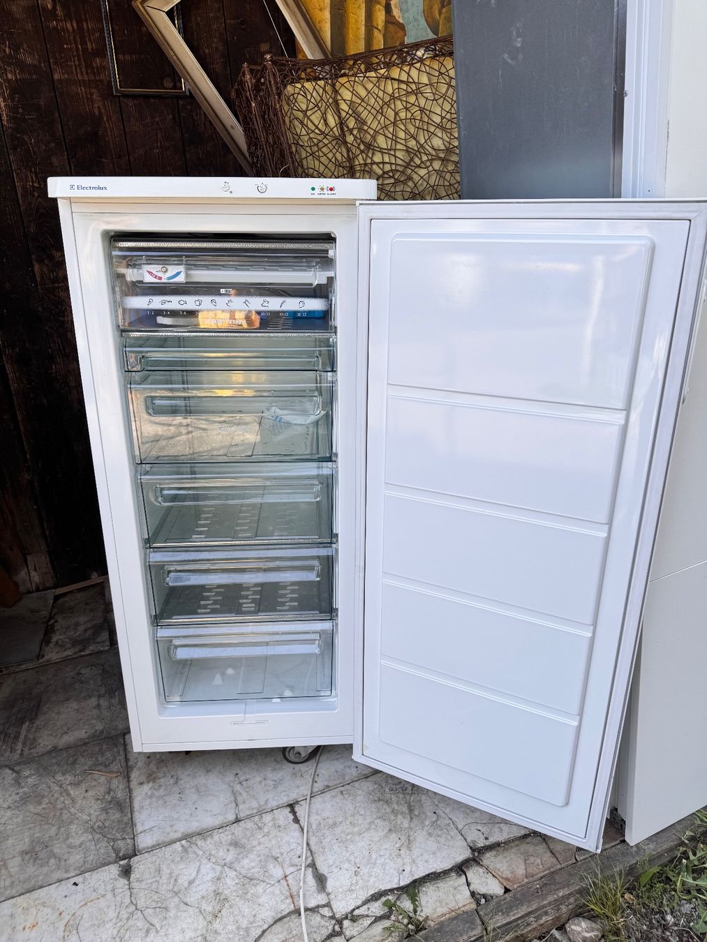 Electrolux Congelatori: Gefrierschrank Electrolux Modell EU 6830C fli – Usato da Küttigen venduto da Melisch1000