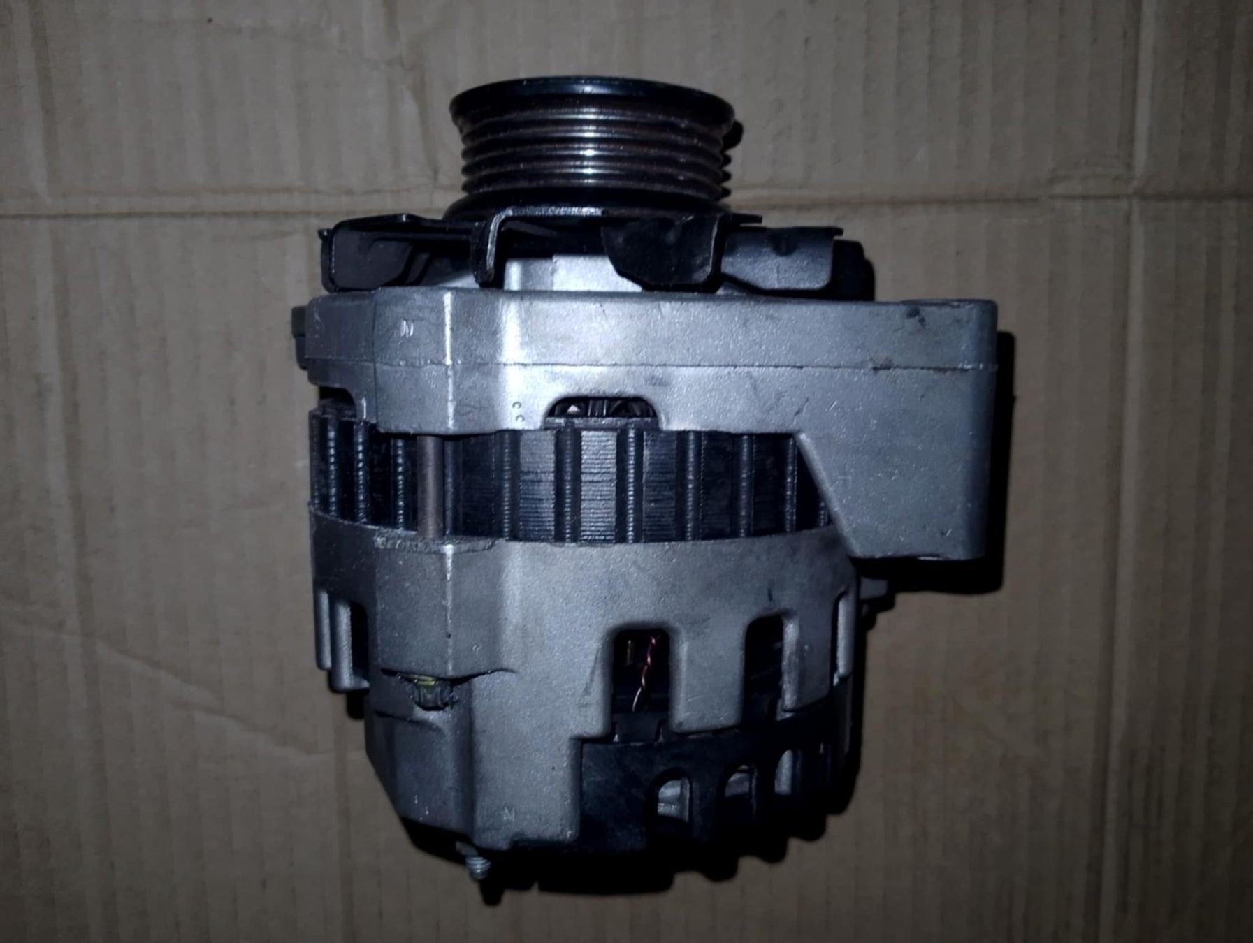 GM Tutti pezzi di ricambio auto: Alternator  GM 3 – Usato da Niedergösgen venduto da usc_tt5r