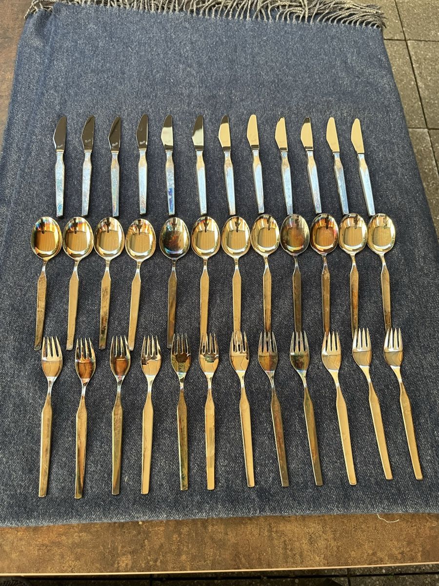 Set di posate: Neuwertiges Silberbesteck, 36 teilig, Wunderschön. – Nuovo (secondo la descrizione) da Würenlos venduto da Rekalo 1