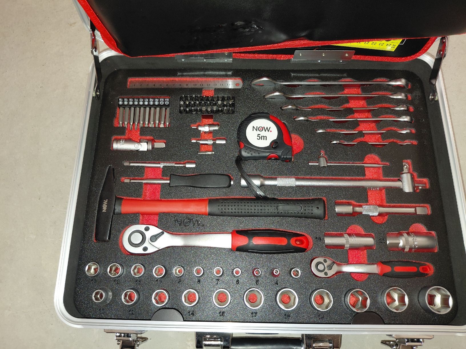 Tous les outils: Werkzeugkoffer  – Neuf (Voir description) à Schalchen par Chrigel227 1