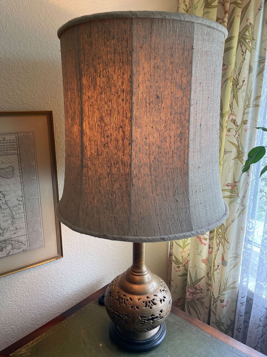 Lampen: Antike Grosse Messinglampe mit Lampenhut – Gebraucht aus Volketswil von rubin74