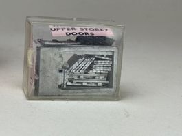 GB1-Weissmetall Bausatz Warenhaus Türen 8 Stk HO