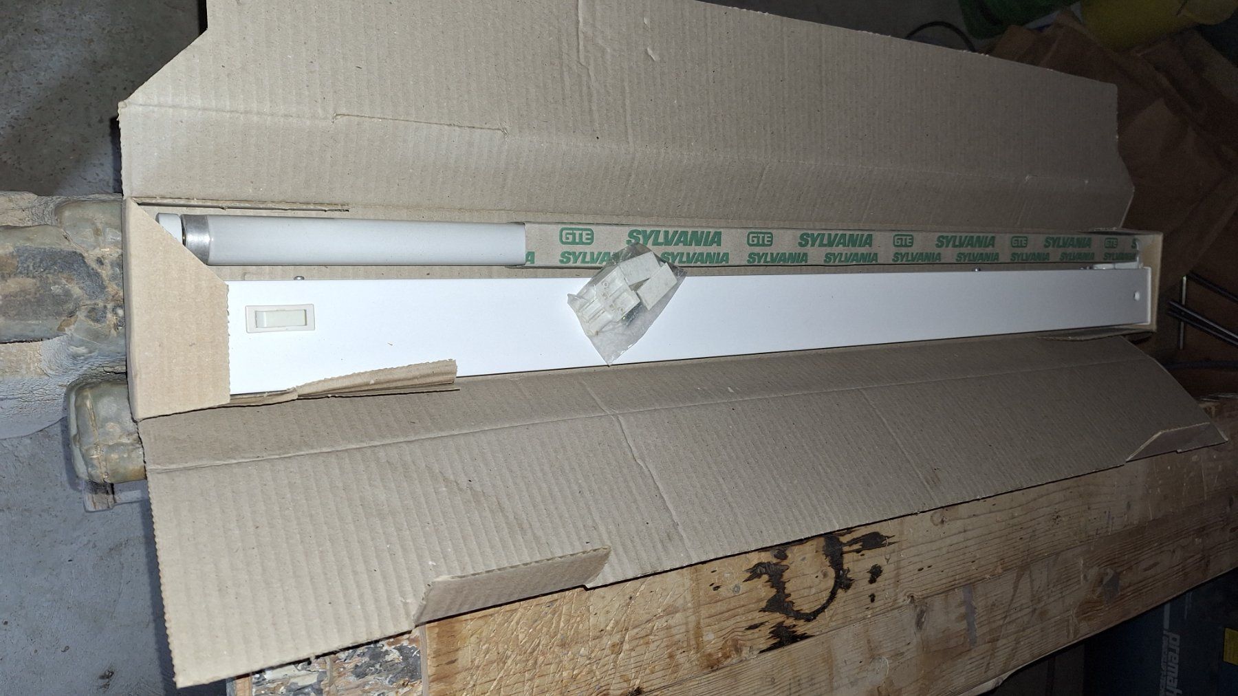 Lampade: FL leuchte für Küche – Nuovo e nell'imballaggio originale da Appenzell-Steinegg venduto da lichs