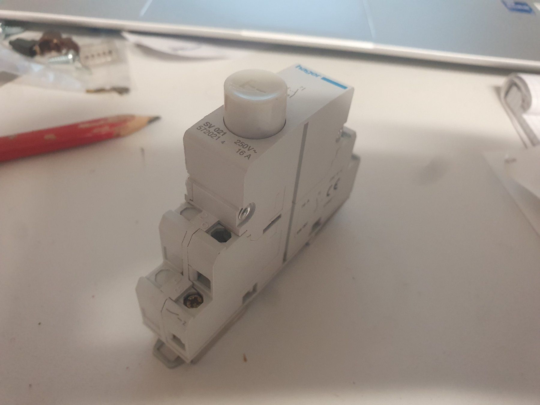Hager Interruttori: HAGER SV021 Taster 250V 16A 572121 – Usato da Zürich venduto da Alibaba1234 1