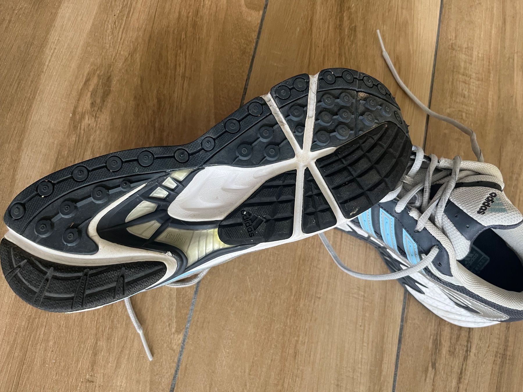 Adidas Herrenschuhe: Adidas Sneakers – Neu (gemäss Beschreibung) aus Faoug von metropark 2