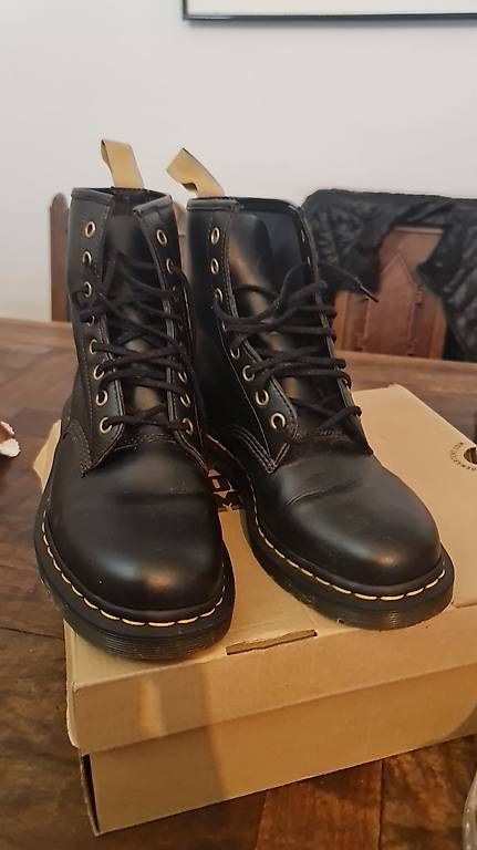 Chaussures hommes: DR. MARTENS VEGAN – D'occasion à Nidau par boutiqueMHdelala 4