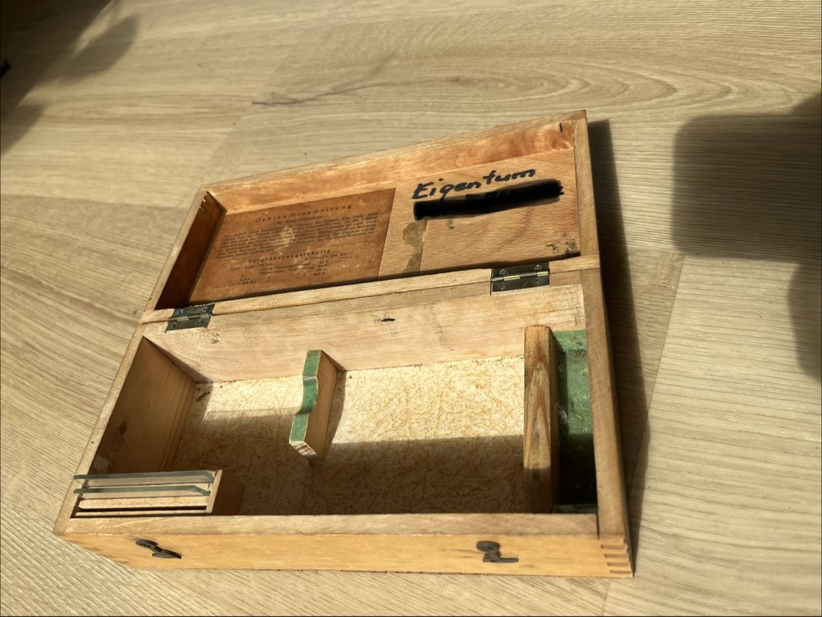 Microscopi: Antikes Mikroskop mit passender Holzkiste – Usato da Gelterkinden venduto da mangobango 1