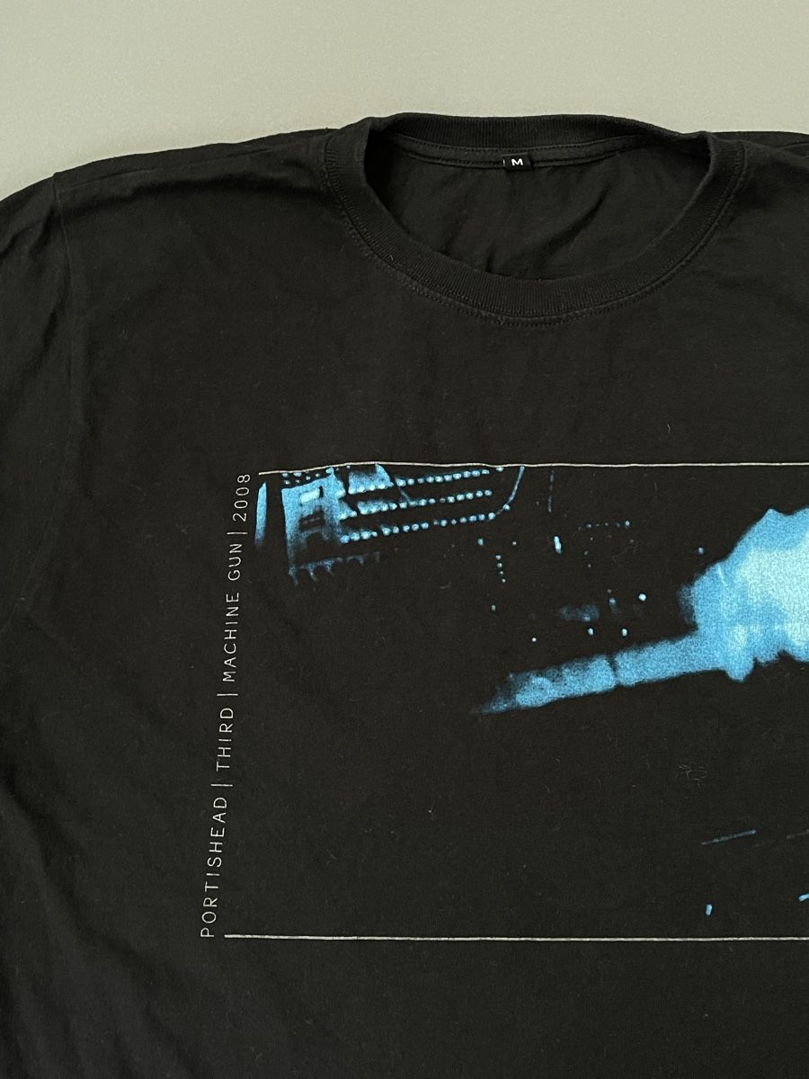 T-shirt: Portishead Machine Gun Third Tour 2008 Merch – Usato da Zürich venduto da drooppee 2
