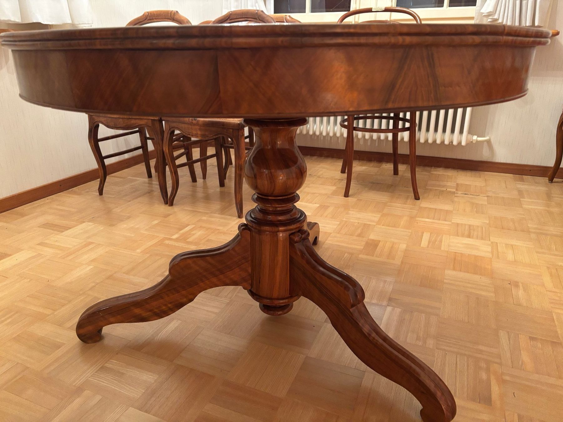 Tavoli: Wunderschöner antiker Holztisch – Usato da Solothurn venduto da ess_d8zl 1