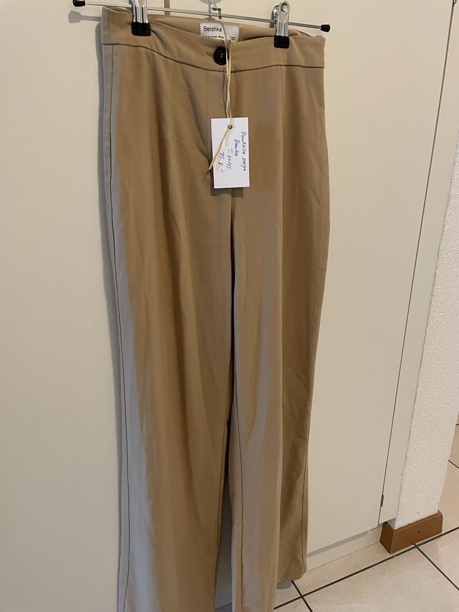 Bershka Pantaloni: Pantalon de tailleur Bershka beige T34 – Usato da Pully venduto da kaba07 1