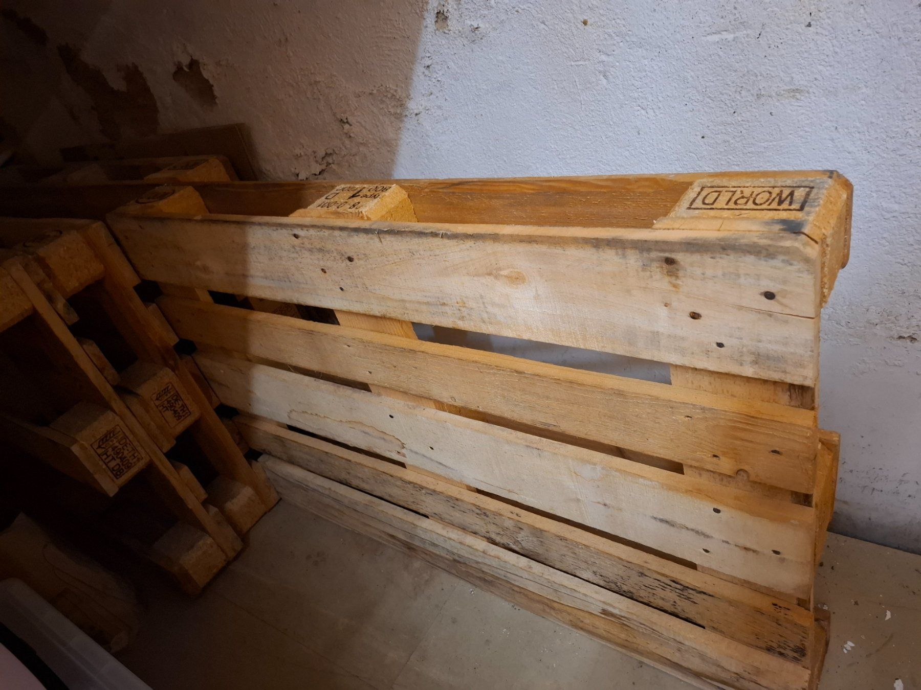 Pallets: Holzpaletten (4 Stück) – Usato da Luzern venduto da sun_2n5b 2