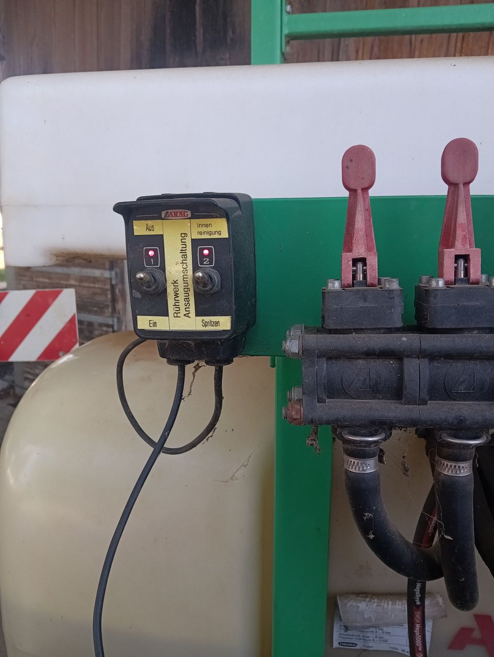 Alle Maschinen: Feldspritze Fischer Agri 2000 – Gebraucht aus Wetzikon ZH von Stefank2 4