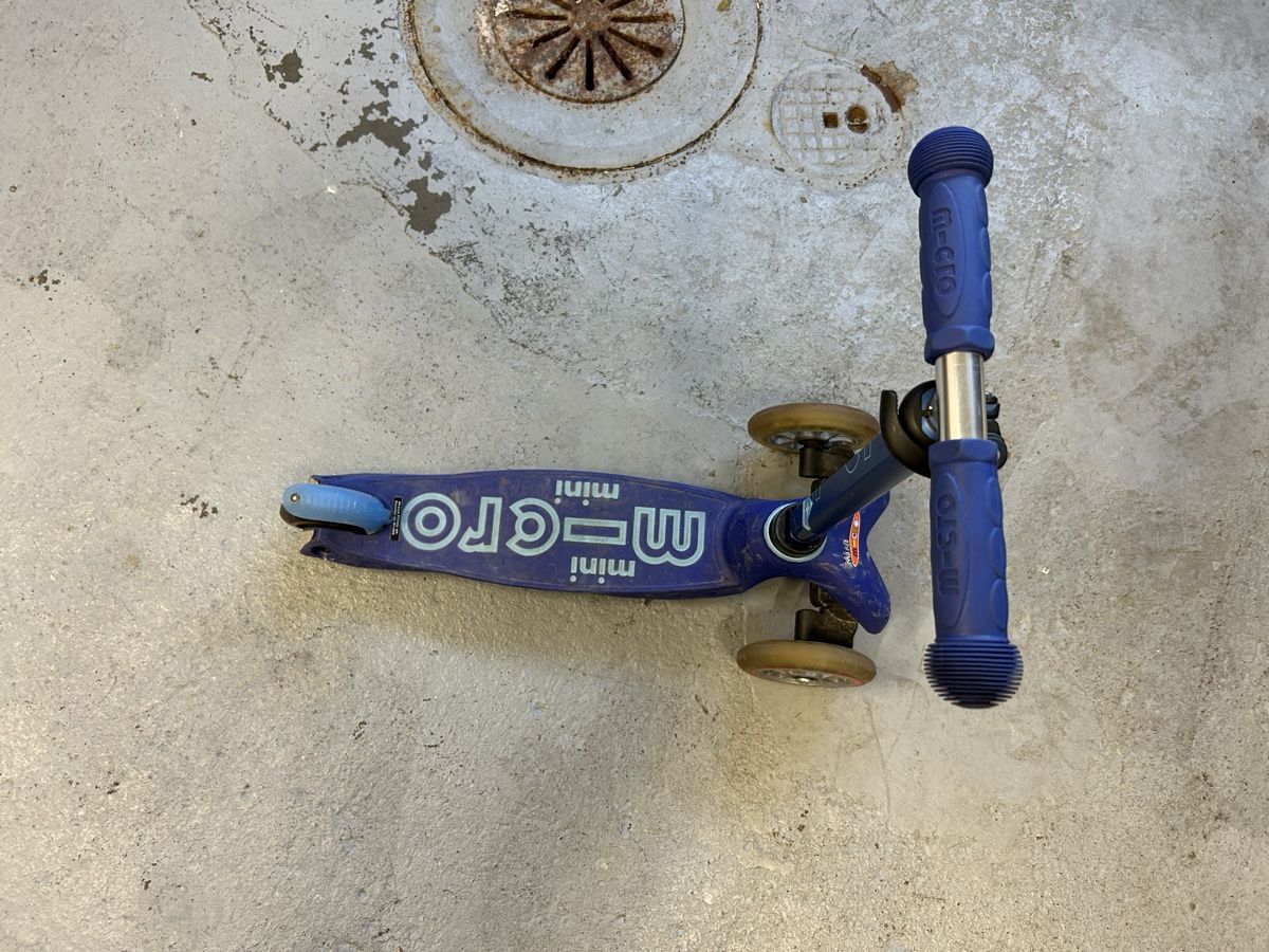 Micro Kickboard: Kinder Kickscooter Mini Micro blau gebraucht – Usato da Dürnten venduto da Raphina01 1