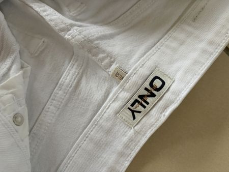 Jeans blanc Only, taille 32, parfait pour l'été!