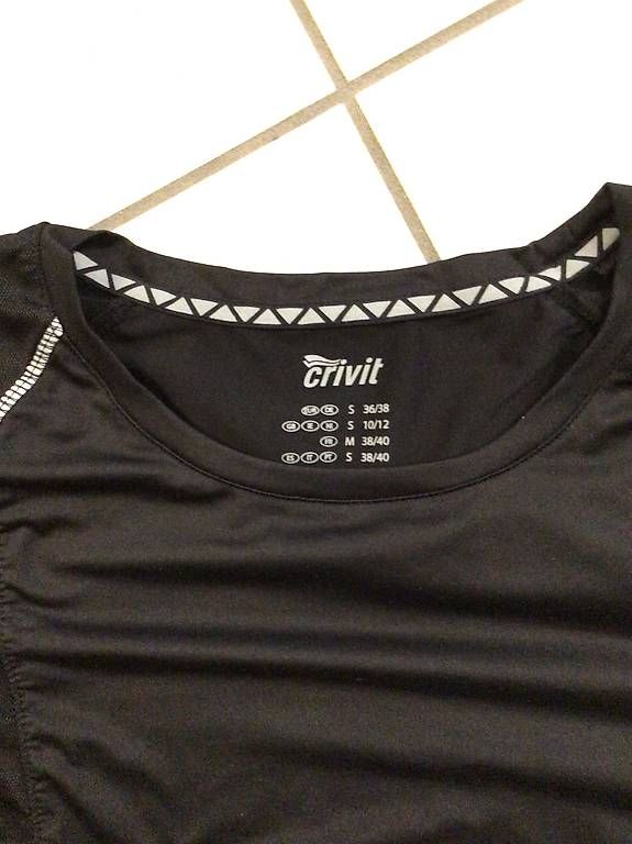 T-Shirts: Schwarzes T-Shirt Größe 36/38 – Gebraucht aus Zimmerwald von wuff81 1