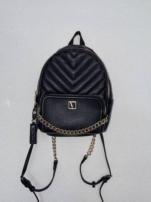 Victoria's Secret Rucksäcke: VICTORIA'S SECRET - MINI SAC À DOS NOIR MATELASSÉ – Gebraucht aus Constantine von san_nmr2