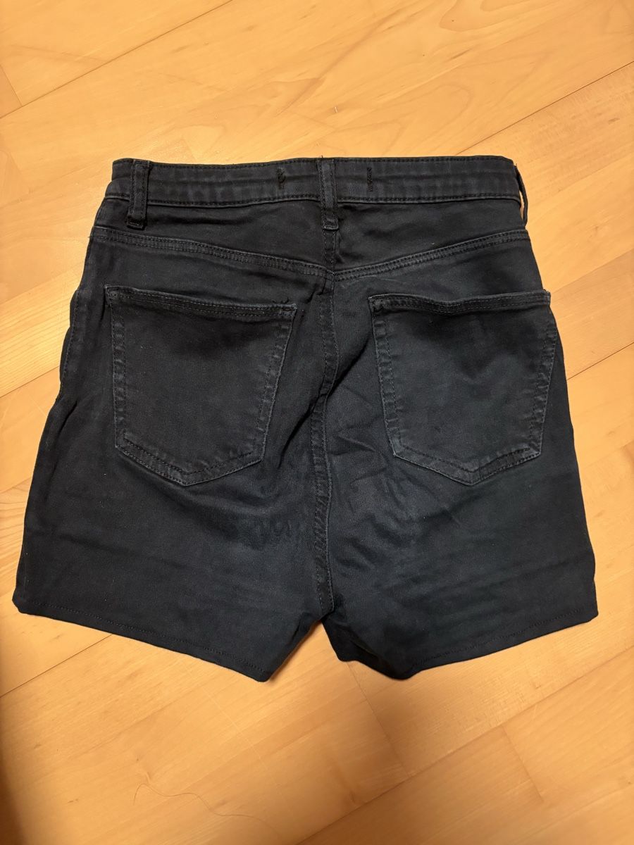 Tally Weijl Pantaloni: Kurze schwarze Hose 36 – Usato da Kesswil venduto da Branca-01 2