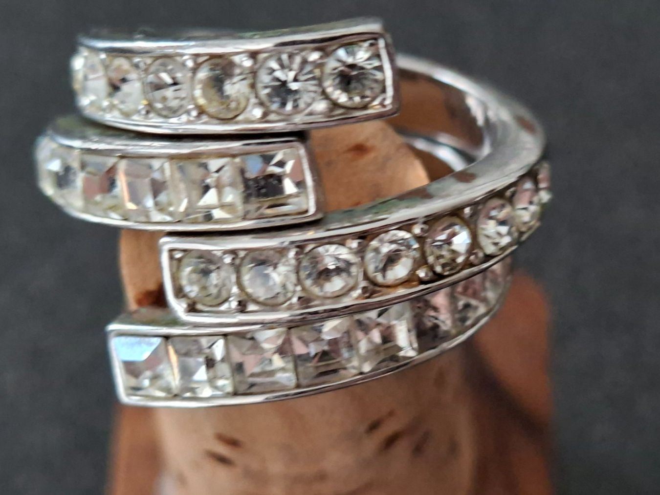 Anelli: Ring mit Strass Steinchen  Metall Silberfarben 2 Stk. – Usato da Gattikon venduto da jeansgli 1