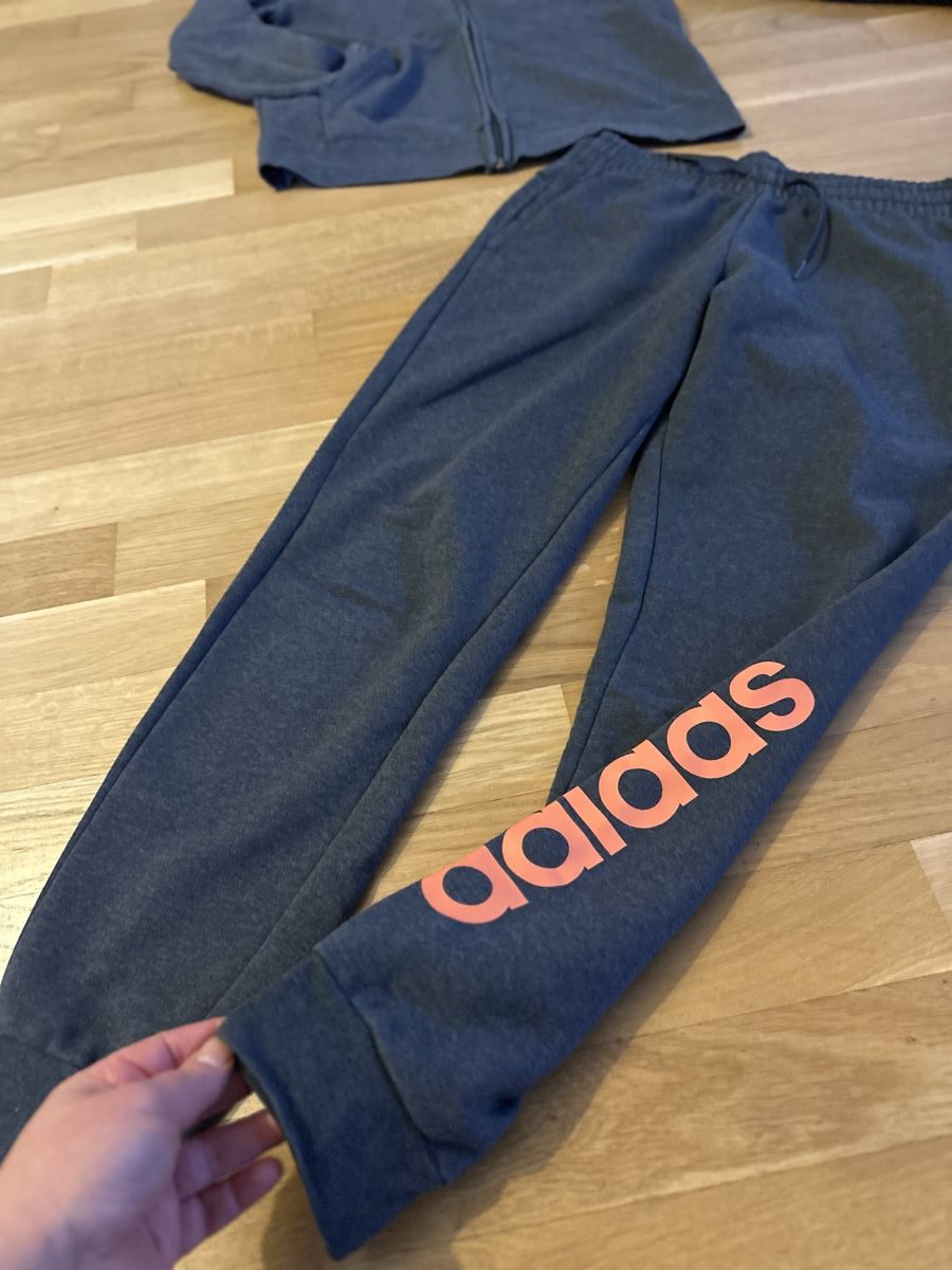 Adidas Completi & Tailleur: Adidas Trainingsanzug, Gr. M – Nuovo (secondo la descrizione) da Erlinsbach SO venduto da dikaan 1