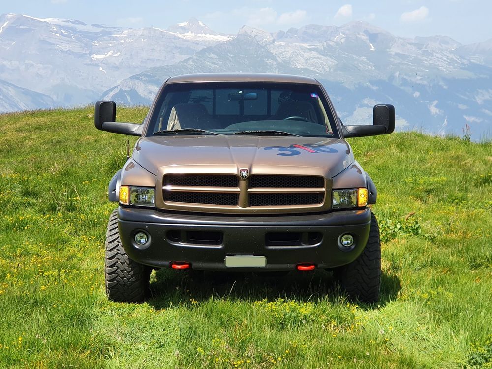 Dodge Ram 1500 SLT Laramie Off-Road Edition 5.2L V8