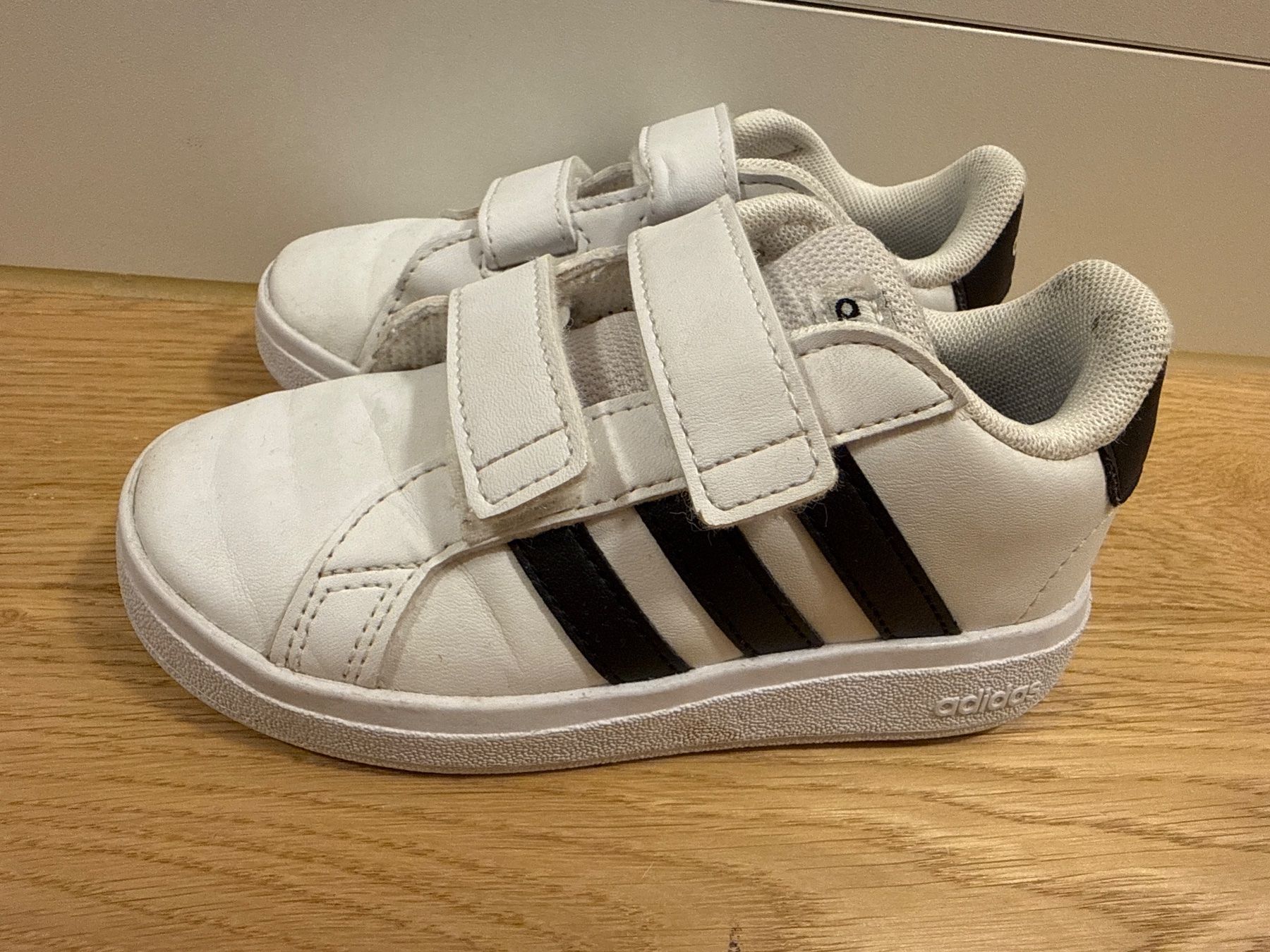 Adidas Scarpe per ragazzi: Adidas Kinder Sneaker Gr.25 – Usato da Schönenwerd venduto da d.chiara 1