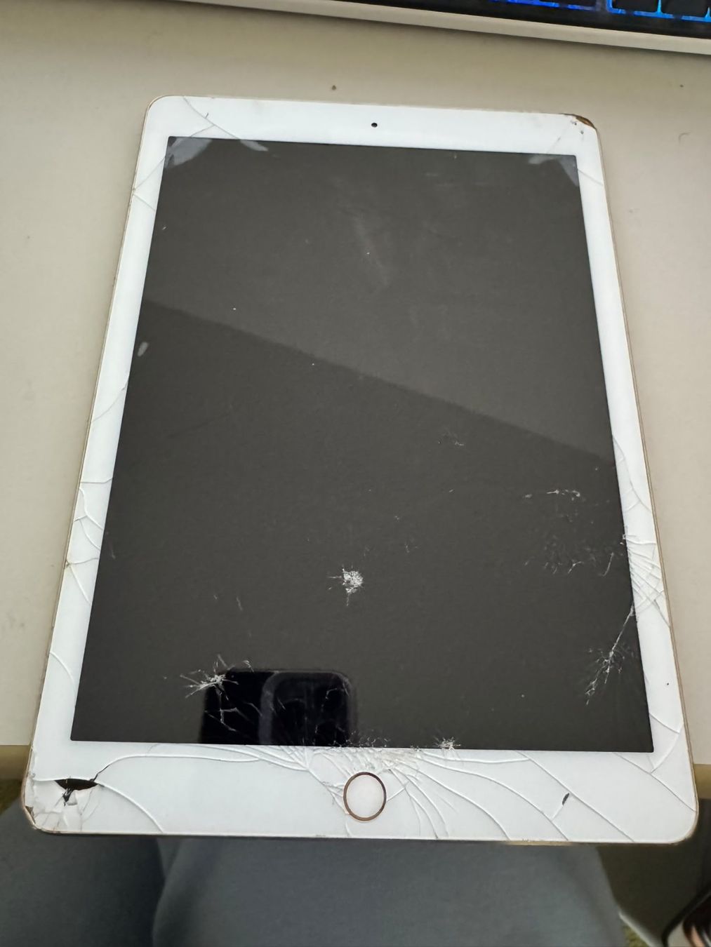 Apple Tablet PC: Ipad Air 2 -A1567 ungeprüft – Difettoso da Olten venduto da HoYa01 1