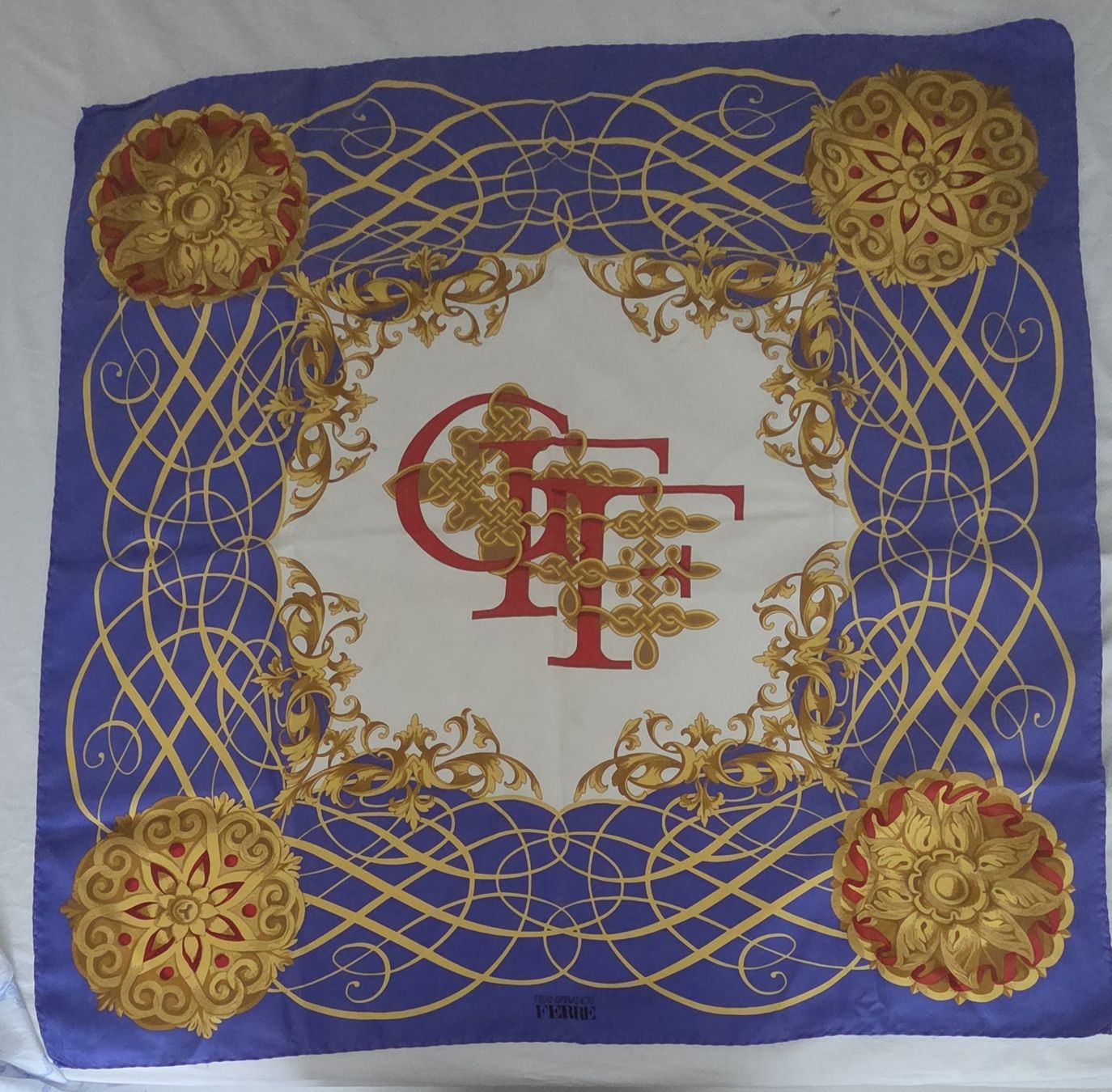 Gianfranco Ferre Foulards, Tücher & Schals: GIANFRANCO FERRÉ foulard – Gebraucht aus Ascona von principessacaroline