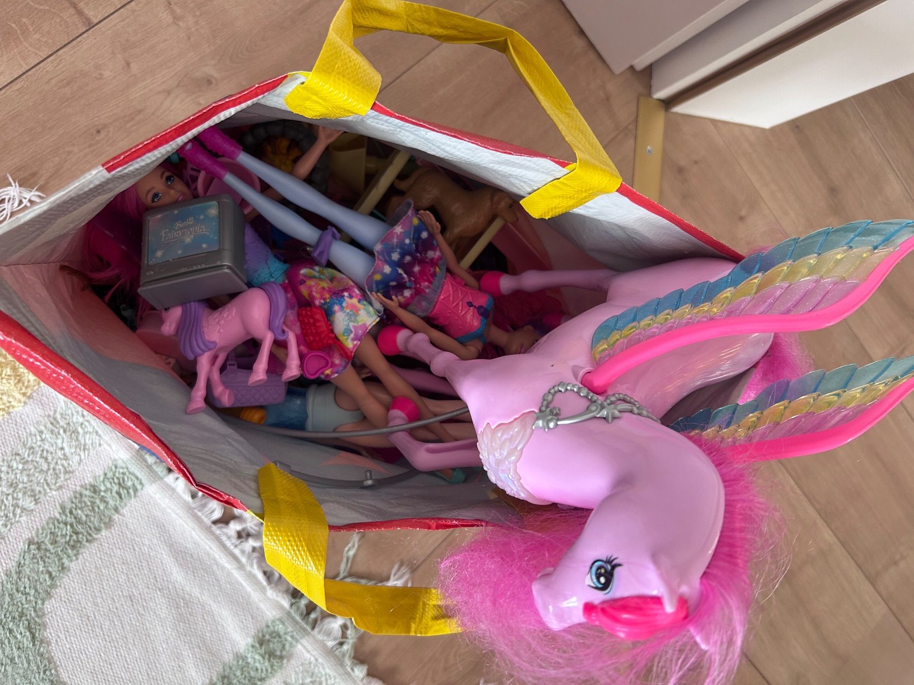 Spielzeuge: Grosse Barbie-Sammlung mit viel Zubehör – Gebraucht aus Walperswil von and_6y68 1