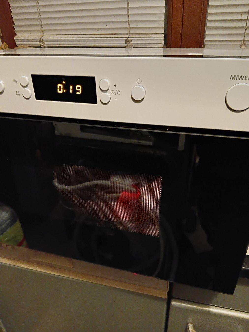 V-Zug Elettrodomestici da cucina: V-Zug Mikrowelle Typ AWL – Usato da Goldswil venduto da buri299Soi 2